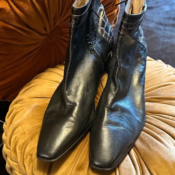 Classy and very unique, leather shoe and pewter, gator, print heel - Picture 5 of 6